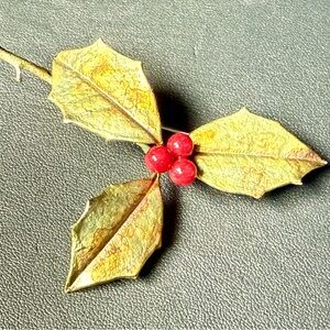 MMA Holly and Berries brooch